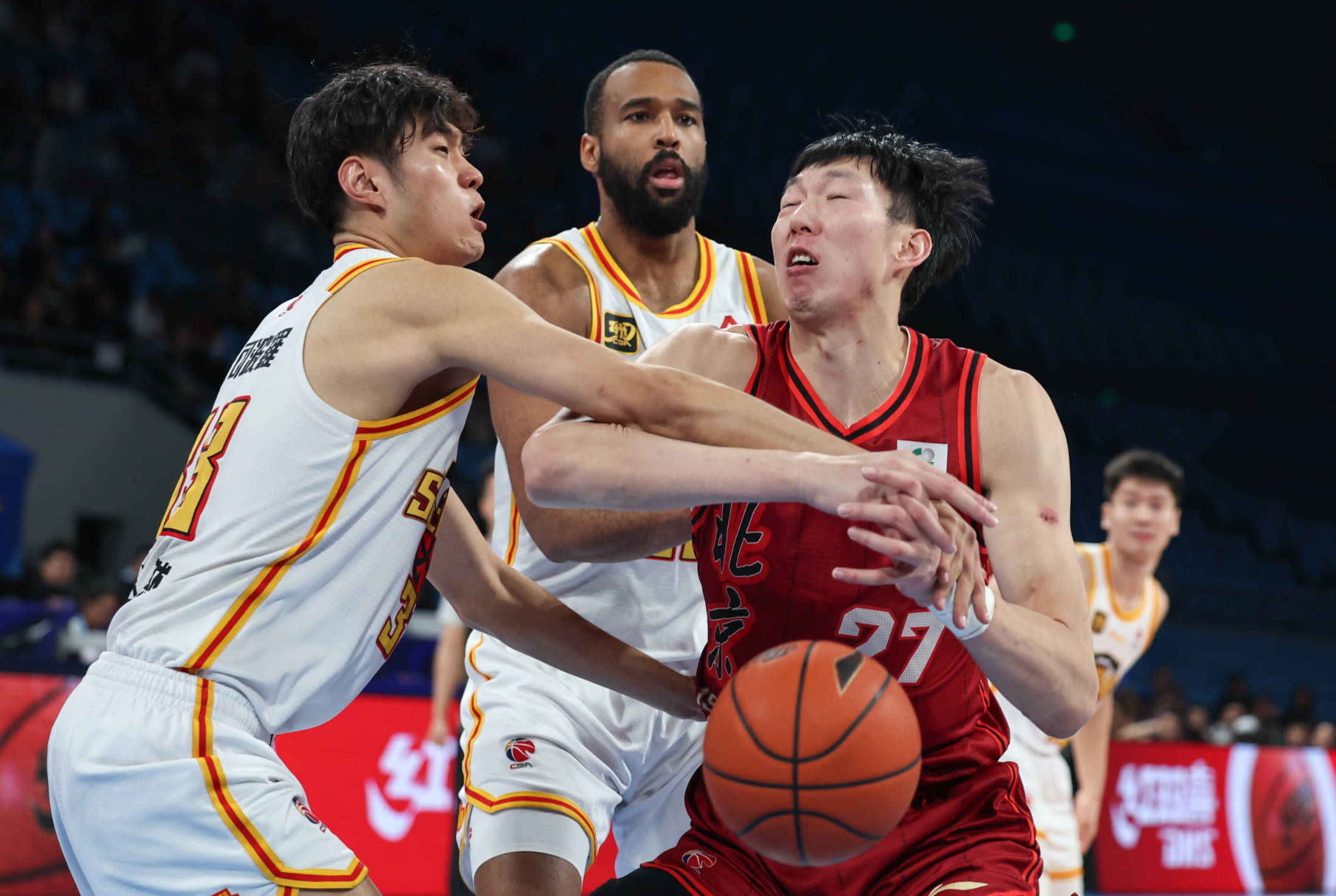 赛地聚焦：NBA常规赛冲刺阶段热度飙升；拜仁慕尼黑单刀错失；赛场秩序良好；心理建设被强调的简单介绍